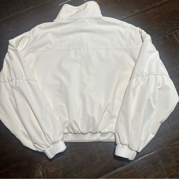 ALO Yoga Elevation Coverup 1/4 Zip Crop Fleece drawcord Hem Ivory No Tag Small? - Picture 7 of 11